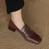 Mocassins Coleção Nova Primavera/Outono 2025: Sapatos Baixos de Calçar com Bico Quadrado e Salto Bloco, Sapatos de Couro Estilo Britânico para Mulheres