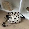 2026 Nova Bolsa de Balde de Linho de Bolinhas de Pontos de Alta Gama de Nicho, Bolsa Transversal Versátil para o Dia a Dia, Bolsa de Ombro Único para Axila