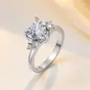 Anillo de Cobre Exquisito con Microincrustaciones de Diamantes, Ultrabrillante y de Ensueño para Mujer, Estilo Francés de Lujo Ligero con un Toque de Alta Gama, Anillo Abierto Super Hada y Hermoso