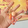 Chaveiros de letra com pompom estilo europeu e americano, chaveiros de letra em formato de coração de resina de cristal para meninas