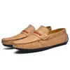 Mocassins Masculinos 2025 Novos Sapatos Casuais de Couro Slip-On Solado Macio Antiderrapante Mocassins Feitos à Mão Tamanho Grande Sapatos Masculinos