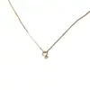 Colar com pingente de anel de diamante mini inspirado em design, luxo leve, nicho, aço titânio de alta qualidade, corrente para clavícula minimalista da moda do Instagram