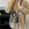 Nova Bolsa de Ombro Cruzado Versátil da Moda Tendência Outono/Inverno 2025 com Design de Nicho de Alto Padrão Bolsa Pequena de Mão