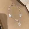 Estilo Old Money Pulseira Floral Retro Preta e Dourada Fashionável Exquisita de Alta Qualidade Criativa Luxo Leve Nobre Única Versátil Joia de Mão