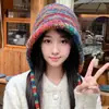 8327 otoño e invierno lindo oso sombrero cálido cara pequeña protección para las orejas sombrero de punto de lana moda coreana sombrero con cordón para mujer