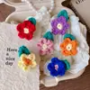 Horquilla de Flor Pequeña Fresca Hecha a Mano Crochet de Lana Flor de Cinco Pétalos Hojas Verdes Niñas Adultas Adorno Lindo para Flequillo