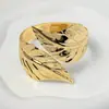 Pulsera Cruzada Europea y Americana de Flor Hueca Mariposa Nicho de Alto Grado Temperamento Anillo de Brazo Personalidad Exagerada Nueva Joyería de Brazo para Mujeres