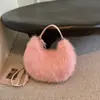 Nuevo bolso de hombro simple para mujer estilo commuter de otoño, bolso de mano de felpa de moda 2026, bolso cruzado versátil para debajo del brazo