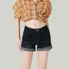 Shorts de Mezclilla Azules Oscuros Estilo Americano de Cintura Alta para Mujer, Nuevo Modelo Verano 2025, Adelgazantes y que Realzan la Altura, Diseño de Dobladillo Enrollado, Hot Pants Ajustados a la Cadera