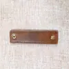 Etiquetas de Marca em Couro PU, Tags de Pendurar, Etiquetas de Couro, Personalização Profissional de Várias Formas Irregulares para Roupas e Bolsas, Atacado do Fabricante