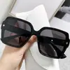 Óculos de Sol Modernos para um Look Natural, Óculos de Sol com Armação Grande, Estilo Fashion para Homens e Mulheres, Formato Quadrado, Novo Modelo com um Toque de Luxo