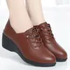 Zapatos para mamá, estilo coreano, color liso, cómodos, suela simple, tacón de cuña, nueva colección de otoño 2026, para mujeres de mediana edad y mayores, corte bajo, punta redonda, zapatos de mujer