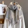 Bufanda Original de Imitación Cachemir para Mujer Otoño e Invierno, Chal Largo Grueso Calentito de Invierno para Aire Acondicionado con Borlas de Alta Gama