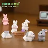 Decoraciones de paisajes en miniatura: un conjunto lindo y creativo de pequeñas figuras de conejos, figuras de animales y adornos de resina para escritorios