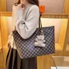Bolsa Tote Estampada Retrô Feminina Outono e Inverno Nova Moda Bolsa de Mão de Grande Capacidade Bolsa Versátil Elegante de Alta Qualidade