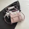 Nova Bolsa de Ombro Duplo Estilosa e de Alto Valor com Gipsófila, Estilo Acadêmico de Nicho, Versátil para Mão, Ombro Único ou Transversal