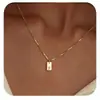 Pendente quadrado de gravação geométrica de metal de origem transfronteiriça 26 letras inglesas pingente de marca colar de dama colar de aço titânio