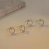Pendientes de diseño de nicho con diseño de uñas de estilo frío, pendientes de anillo sencillos para mujer, pendientes de alta calidad que combinan con todo, con hebilla para la oreja.