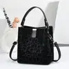 2026 Nuevo Bolso Cubo de Lujo de Gama Alta Estampado de Leopardo Retro Bolso de Mano de Lujo Ligero Bolso Versátil para el Trabajo Cruzado al Hombro