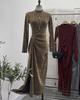 Diseño de tiro real sexy abertura alta cintura plisada vestido de lentejuelas pequeñas cuello semi alto vestido con hombreras 8872