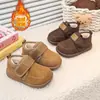 Botas de nieve para niños, nuevo estilo de invierno 2026, zapatos de algodón para bebé, antideslizantes, engrosados, forrados de felpa, con suela suave, cálidos zapatos peludos para niñas.