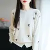 Cárdigan de punto de lana para mujer con lazo bordado, diseño de patchwork moderno, suave y cómodo para principios de otoño, estilo nuevo, punto fino, cuello redondo
