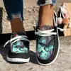 Nuevos zapatos de lona de moda europeos y americanos de talla grande con puntera redonda estampada y cordones frontales, mocasines slip-on coloridos para mujer para ventas transfronterizas