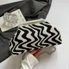 Moda Casual Otoño 2025 Bolso de Hombro Tejido Ondulado Rayado Gran Capacidad Bolso de Clip Diario Bolso Cruzado Casual