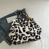 Bolso de Mano Retro con Estampado de Leopardo Moda Femenina Otoño e Invierno 2025 Nuevo Bolso de Hombro de Gran Capacidad Tendencia El Más Fácil de Combinar Bolso de Axila
