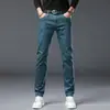 Outono/Inverno 2026 Marca Tendência de Luxo Leve Calça Jeans Longa Versátil Masculina Bordada Stretch Slim Fit Perna Reta Pequena