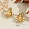Pendientes de botón con flor dorada y perla de comercio exterior transfronterizo diseño original retro francés nicho pendientes de Instagram