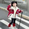 Roupas Infantis Outwear para Meninas Estilo Outono e Inverno Menininhas Super Bonito Três em Um Destacável 2025 Novo Estilo Jaqueta Tendência