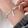 Pulsera de Perlas 2025 para Mujer, Versátil y de Gama Alta Estilo Vintage, Elegante Joyería de Mariposa, Al Por Mayor, Personalizable con Signos del Zodiaco