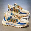 Etiquetagem Personalizada Sapatos Masculinos Europeus 2025 Nova Primavera Versátil Sola Grossa Casual Juventude Esportes Sapatos de Pai