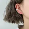 Aretes de Clip de Doble Capa con Filas Cruzadas de Pedrería, de Diseño Minimalista y Llamativo, con Diamantes Brillantes y un Aspecto de Alta Gama