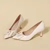 Zapatos de Tacón Alto Color Nude para Mujer con Tacón Fino Nuevos 2026 Primavera y Otoño Zapatos de Salón de Charol con Lazo y Punta Fina Zapatos Profesionales para el Trabajo