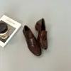 Versão em Pele de Ovelha Sapatos Loafer Retro Bico Redondo Salto Bloco para Mulheres 2026 Novos Versáteis Estilo Britânico Sapatos Pequenos de Couro Sapatos Individuais Femininos em Estoque