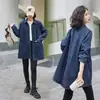 Gabardina casual para primavera y otoño, de longitud media, corte holgado, ropa para mujer de talla grande, ropa de otoño para madres de mediana edad, chaqueta tipo camisa de mezclilla para mujeres de talla grande