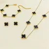 Suministrado Directamente por el Fabricante, el Brazalete de Trébol de Cuatro Hojas de Acero de Titanio y Nácar de Doble Cara Más Vendido de Amazon, Conjunto de Collar y Pendientes de Cinco Flores