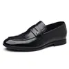 Mocasines casuales de piel de vacuno de capa superior para hombre, piel genuina, elegantes y versátiles, zapatos slip-on de moda para hombre, disponibles para venta al por mayor