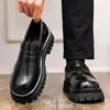 Mocasines de slip-on para hombre con suela gruesa, talla grande, modelo nuevo para todas las estaciones, estilo británico, zapatos de cuero casual a la moda para hombre