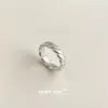 Anillo Abierto Trenzado Estilo Minimalista Moda Versátil para Viajes Cotidianos Tono Plateado Anillo Ajustable de Gama Alta