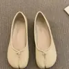 2026 Novo Modelo Comércio Exterior Transfronteiriço Tamanho Grande Nicho Sapatos Rasos Estilo Barco Retro Francês Bico Dividido Sapatilhas de Vovó