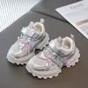 Tênis Infantil Sapatos 2025 Novo Versátil Respirável Leve Meninos Meninas Corrida Sapatos de Papai Sapatos Crianças Grandes