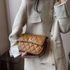 Bolso de mujer 2023, nuevo, elegante y popular, pequeño, cuadrado, bandolera con cadena a juego y bordado de diamantes.