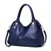 Bolso de cuero para mujer cuero suave bolso para madre bolso simple para mujeres de mediana edad gran capacidad bolso de mano al por mayor bolso tipo cubo cruzado