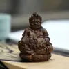 Bodhisattva Xadrez Escultura de Madeira de Agarwood Deus Amarelo da Riqueza Decoração de Mesa para Casa/Escritório Enfeites Artesanato Criativo de Estátua de Buda Venda por Atacado