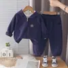 Elegante conjunto de otoño e invierno forrado de polar para niñas, un conjunto de dos piezas cálido y grueso con capucha, perfecto para bebés, disponible para dropshipping