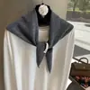 Cachecol Triangular de Lã para Mulheres Outono e Inverno Cor Sólida Versão Coreana Versátil Multifuncional Cachecol Quente para Pescoço Venda Quente de Inverno Atacado