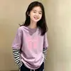 Camiseta de manga larga para niña, nuevo estilo otoño 2026, algodón puro, top a rayas elegante para niños, camiseta básica casual para niños mayores